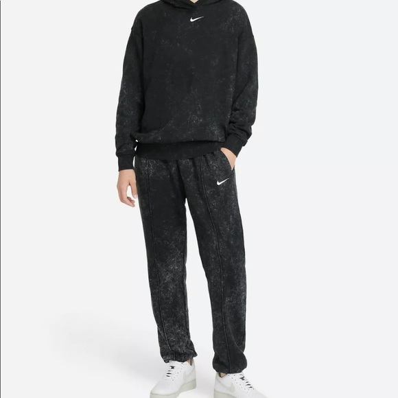 Nike 🌿Sportswear Essential Sweat Pants - Picture 5 of 7